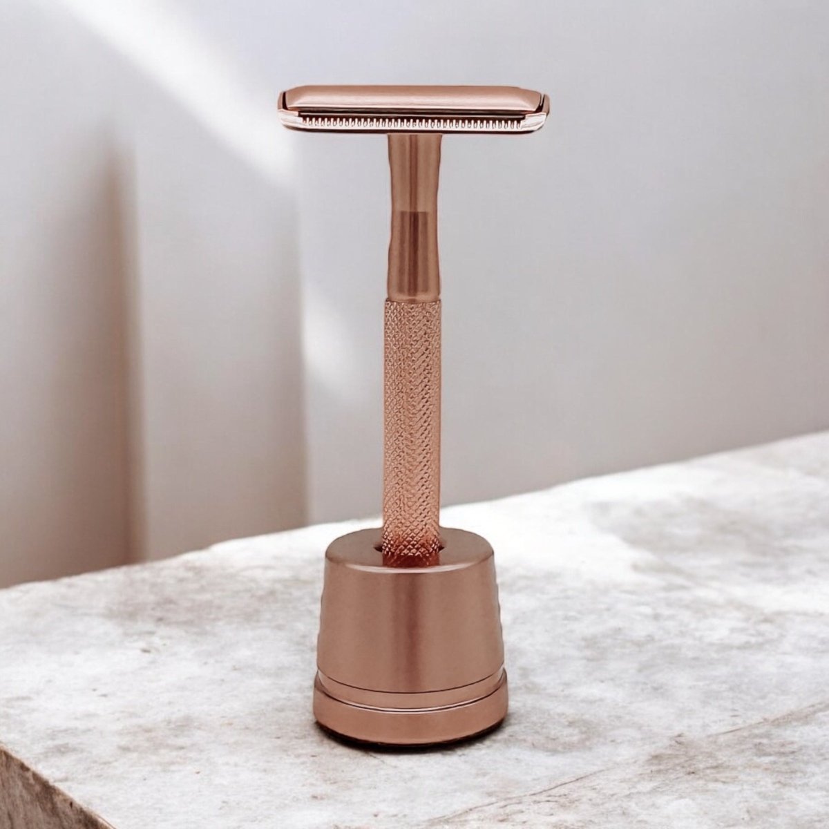 Double - Edge Safety Razor with Stand - Mimi & Co